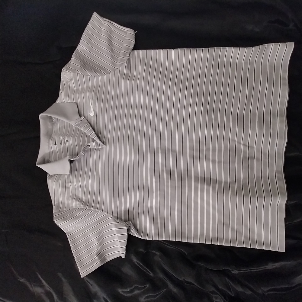 Nike Dri Fit Gray Striped Men's Shirt Short Sleeve.
